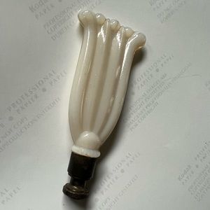 Aladdin Lamp finial Vintage glass 
Vintage brass
4”x1 3/4” 
Opalescent